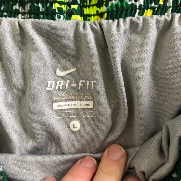 Nike Running Shorts - Picture 3 of 4
